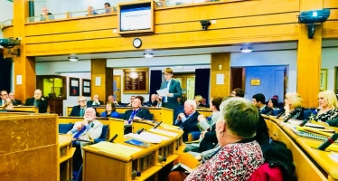 Cllr Damian White addresses his first meeting as leader